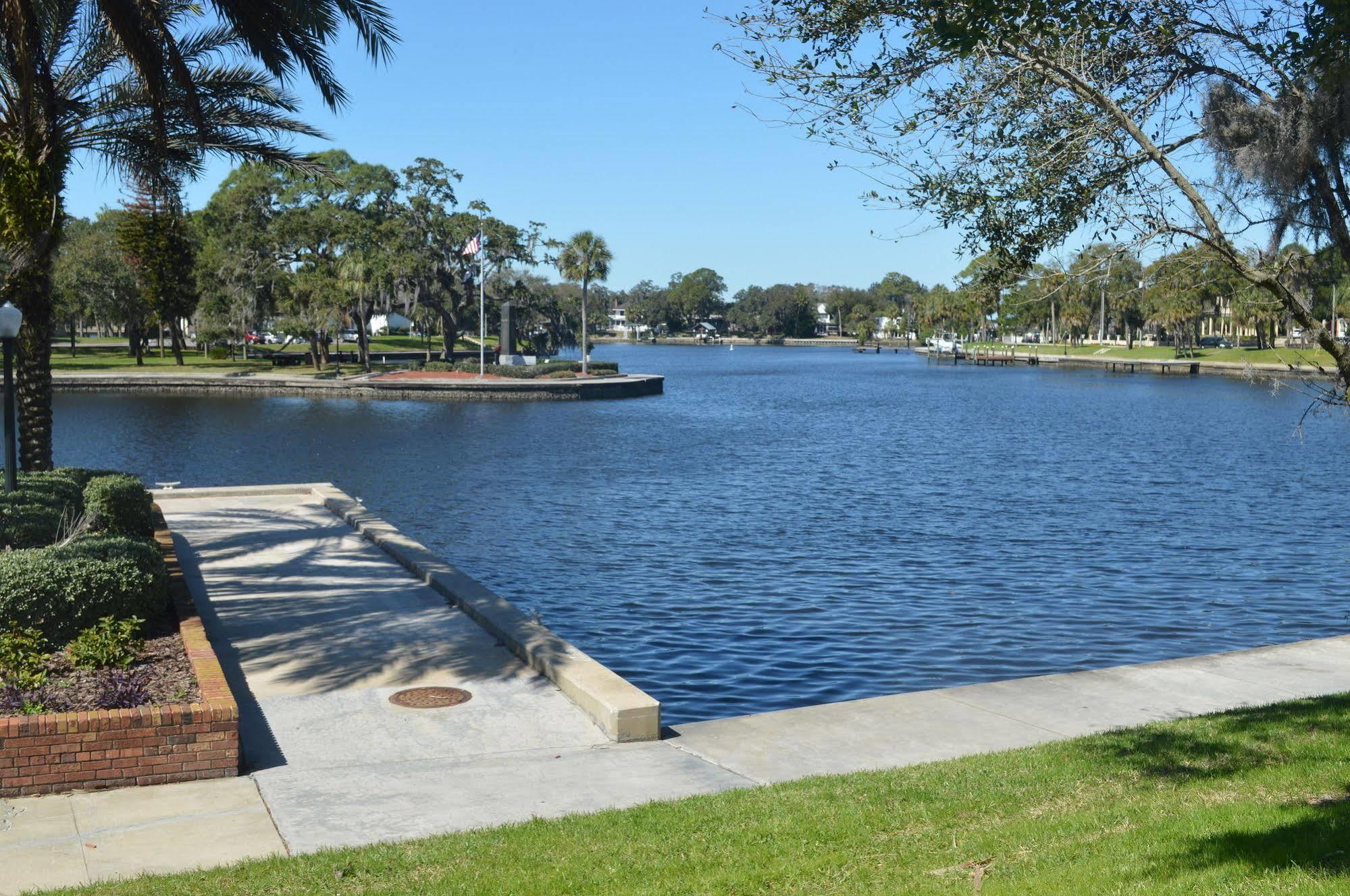Tarpon Inn Tarpon Springs Eksteriør bilde